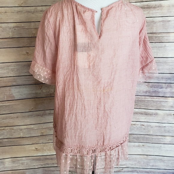 Beautiful Lace Aplique Top - Picture 3 of 4